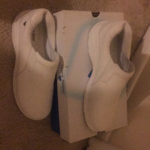 Nursing shoes